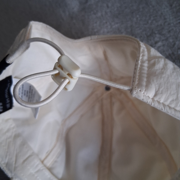 All in Motion Quilted Cream Cap womens unisex adult nylon OS NWT - Picture 4 of 7